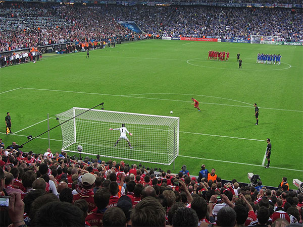 Philipp Lahm is about to score in the 2012 UEFA Champions League final