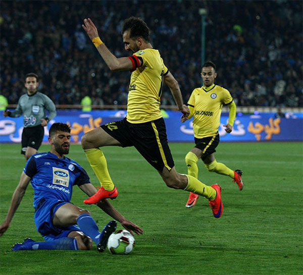 Sliding tackle performed by player in blue (Mohammad Daneshgar).