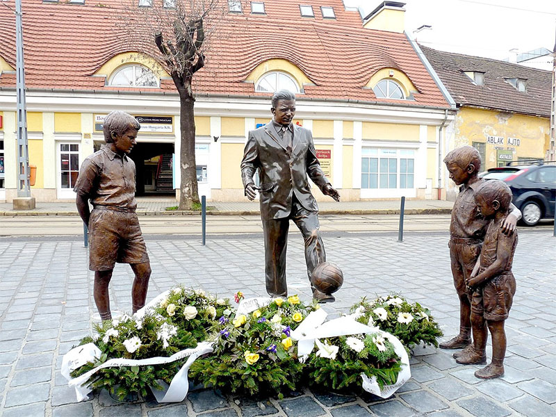 Statue of Ferenc Puskás in Óbuda.